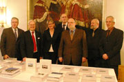 Vorsitzender der Kommission zur Erforschung der Leipziger Universitäts- und Wissenschaftsgeschichte Prof. Dr. Manfred Rudersdorf, Rektor der Universität Leipzig Prof. Dr. Franz Häuser, Herausgeberin Prof. Dr. Michaela Marek, Verleger Dr. Gerald Diesener, Herausgeber Prof. Dr. Thomas Topfstedt, Prorektor der Karls-Universität Prag Prof. Dr. Moymir Horyna, wissenschaftlicher Redakteur Uwe John (v.l.n.r.)